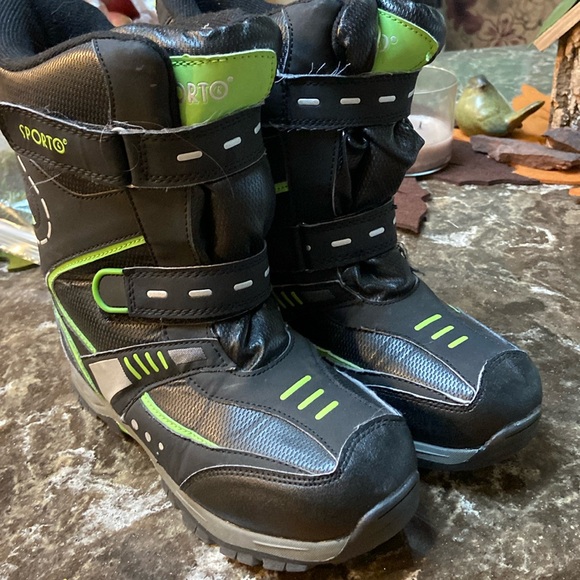 Sporto Other - Sporto boys winter boots black green sz XL 6-7